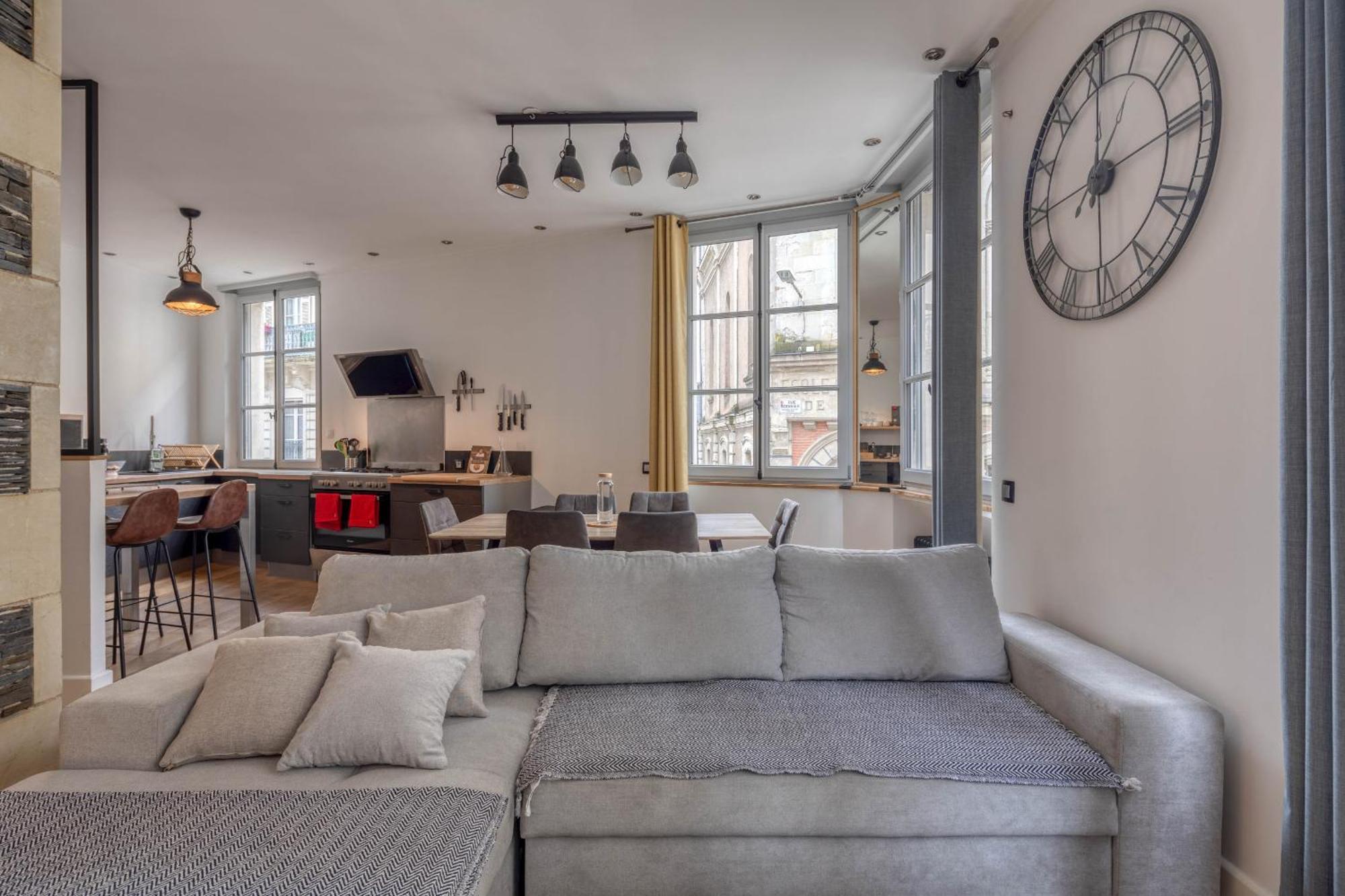 Appartement Spacieux Au Coeur D'Angers Etage 1 - 6 Personnes Exterior photo